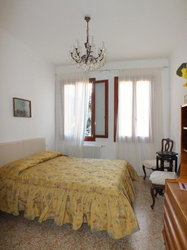 Double Room with Shared Bathroom image 1