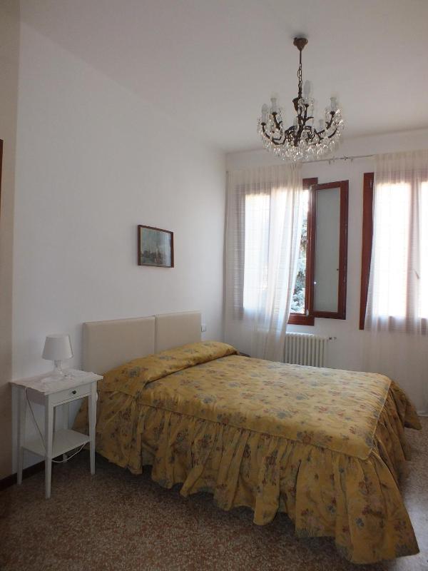 Double Room with Shared Bathroom image 3