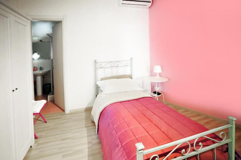 Single Room image 1