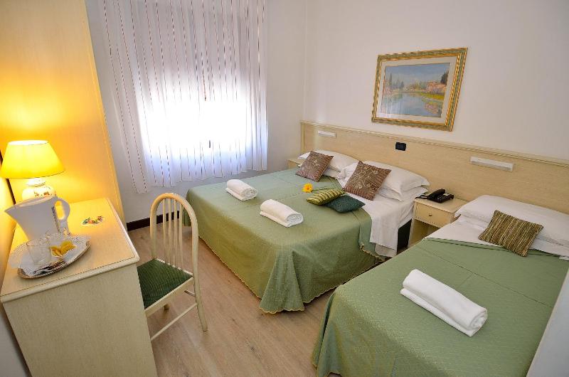 Triple Room image 3