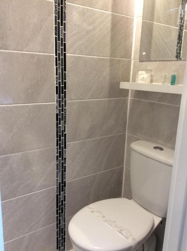 Single Room image 3