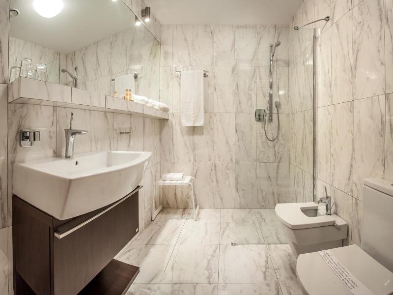 Superior Suite image 2