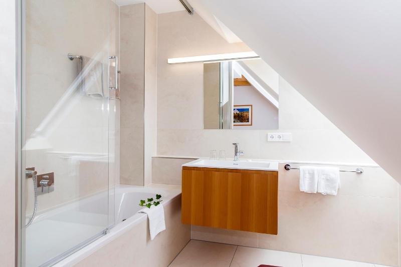 Classic Double Room with Bath image 2
