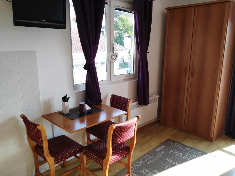 Studio with Balcony and Sea View image 4