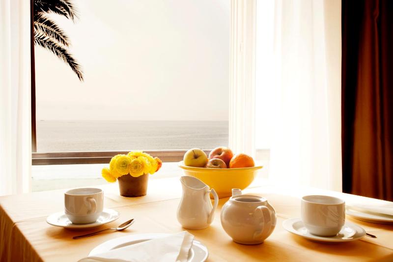 One-Bedroom Apartment with Sea View image 3