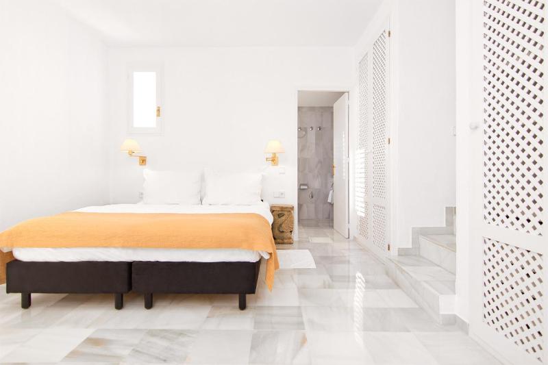 Deluxe Suite image 3