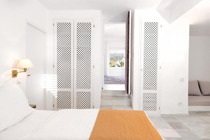 Deluxe Suite image 2