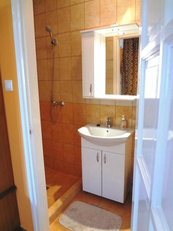 Studio Apartment image 3