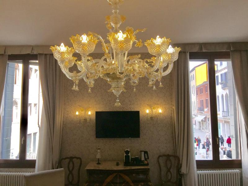 Junior Suite with Canal View image 2