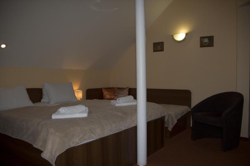 Double or Twin Room image 3