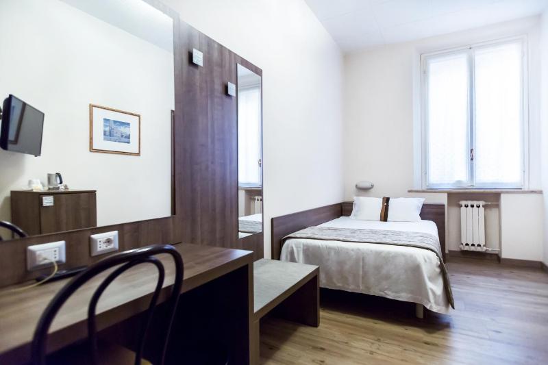 Single Room image 2