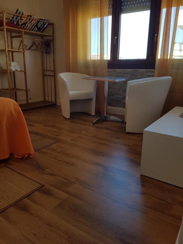 Double Room image 4