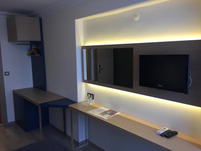 Single Room image 3