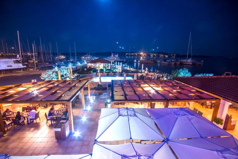 Comfort Two-Bedroom Apartment with Balcony and Sea View image 2