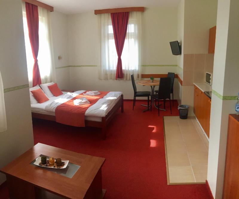 Studio Apartment image 2