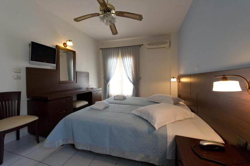 Deluxe Double Room with Balcony and Sea View image 4
