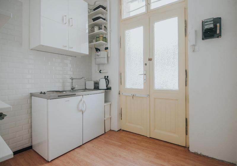 One-Bedroom Apartment image 4