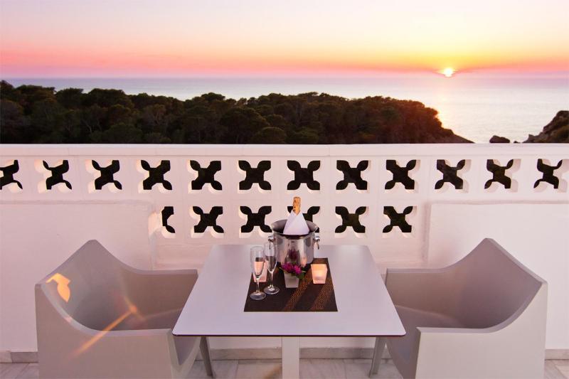 Junior Suite with Sea View image 3