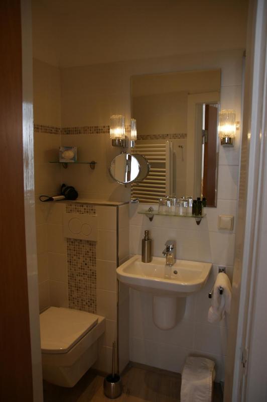 Standard Single Room image 2