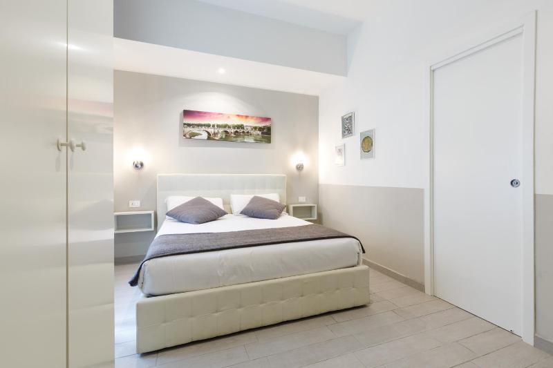 Small Double Room image 4