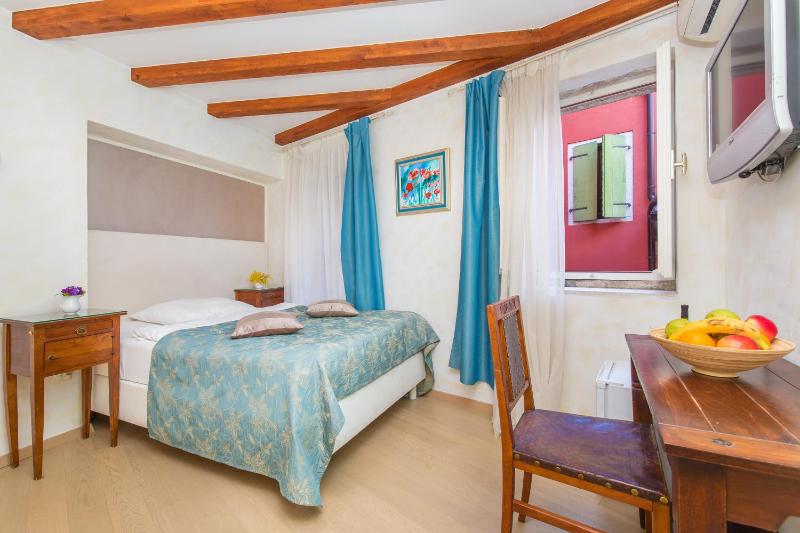 Single Room image 1