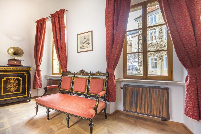 Superior King Suite image 2