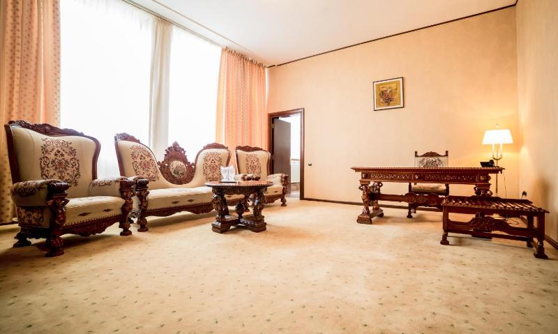Imperial Suite image 3