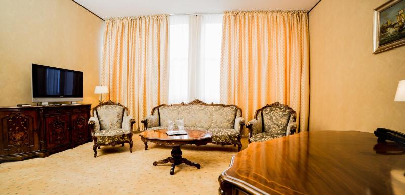 Royal Suite image 2