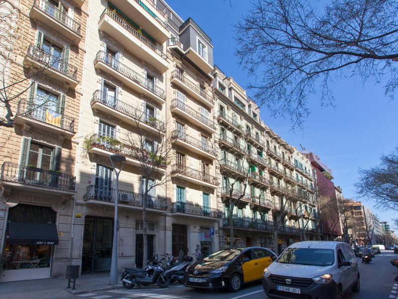 RentBCN Rambla Catalunya Apartment - image 9