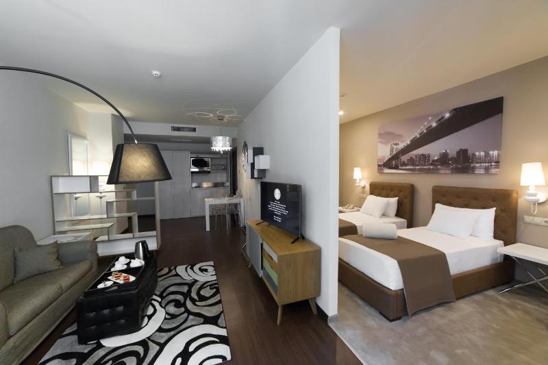 Executive Suite image 3