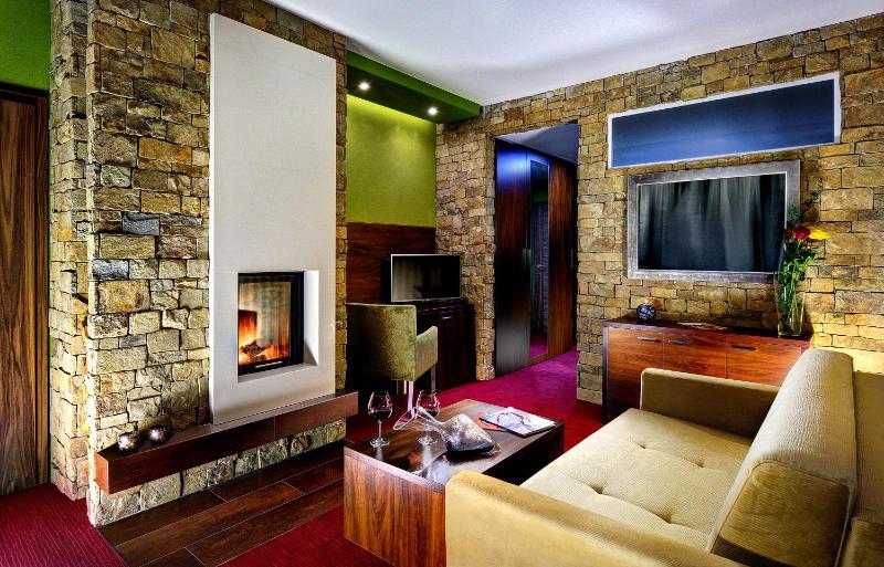 Deluxe Triple Room image 1