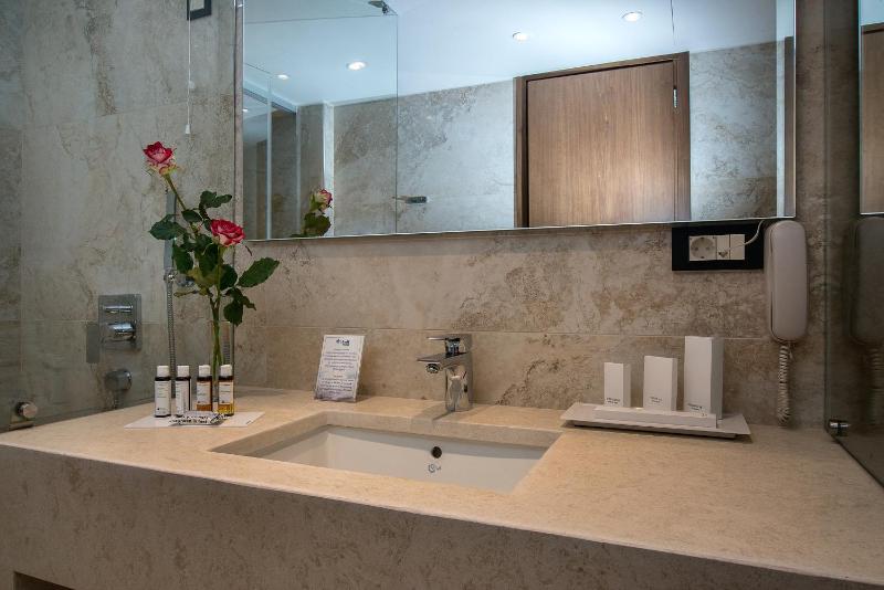 Superior Suite image 2