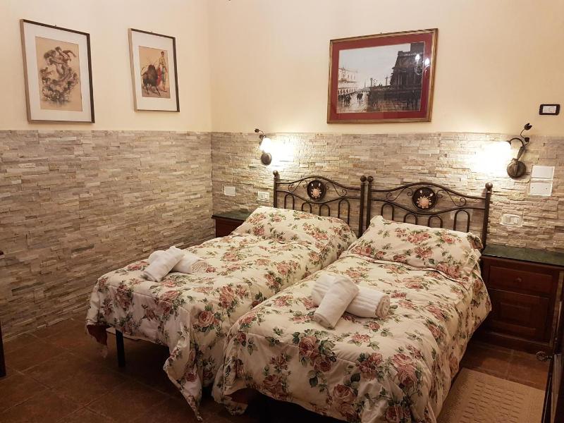Single Room image 4