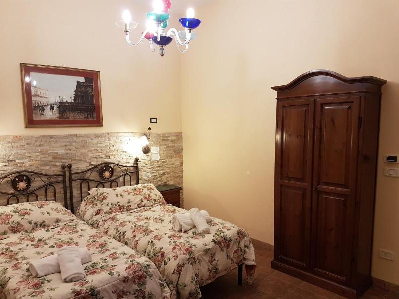 Standard Double Room image 3