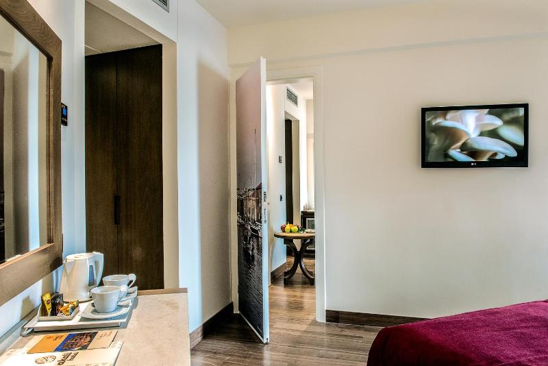 Superior Family Room image 3