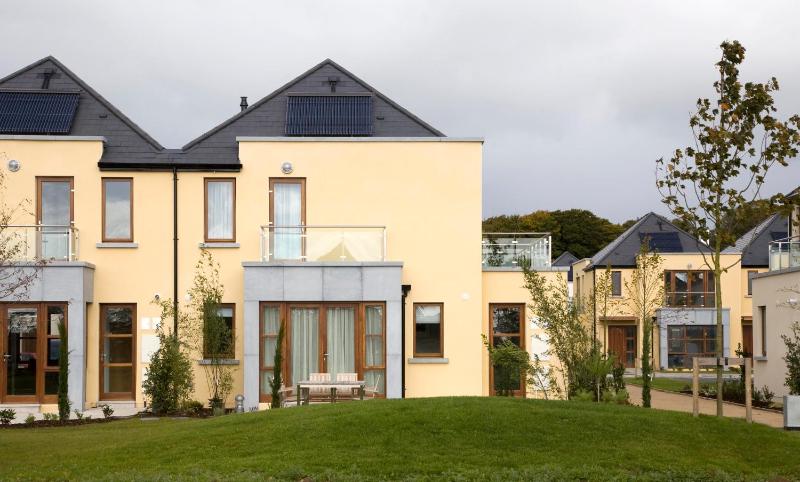 Three-Bedroom House image 1