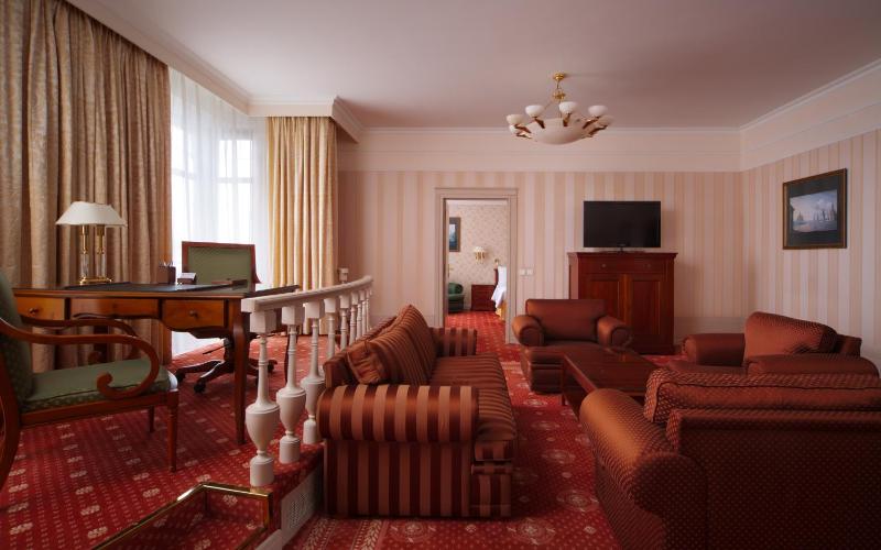 Ambassador Suite with Lounge access image 1