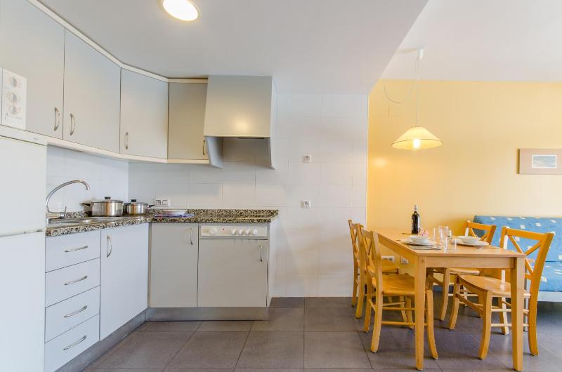 One-Bedroom Apartment image 2