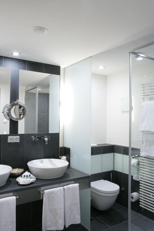 Deluxe Double Room image 2