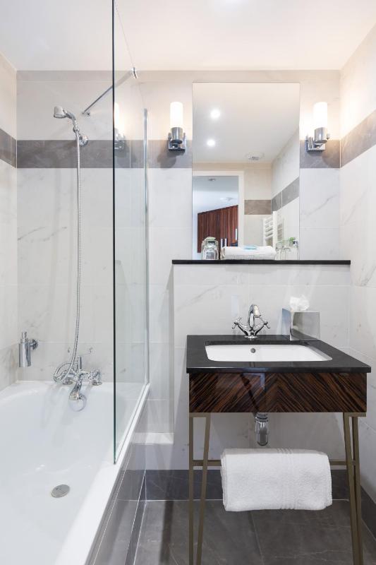 Studio (2 Adults) image 2