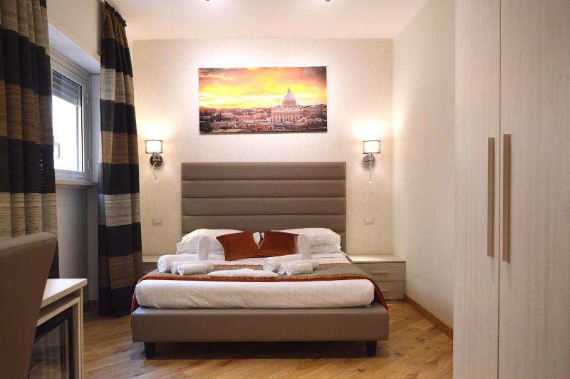 Deluxe Double Room image 4
