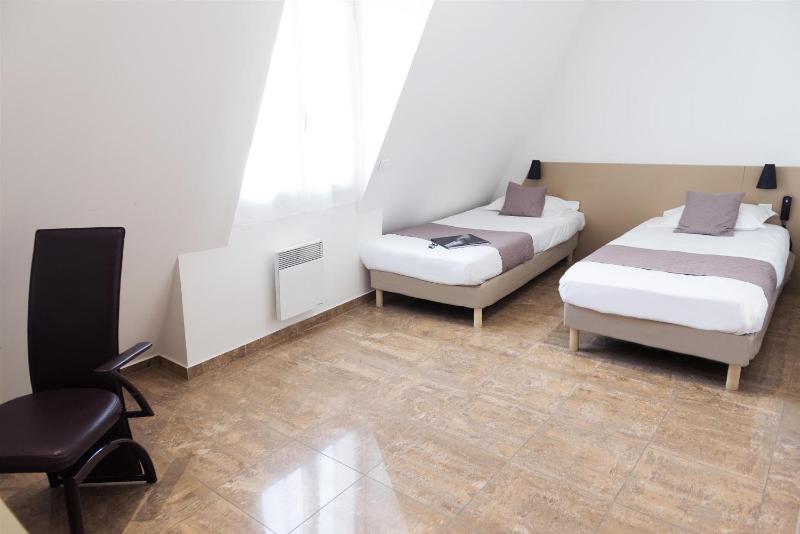 Twin Room image 1
