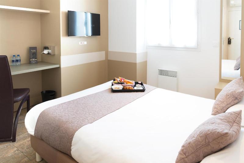 Double Room image 3
