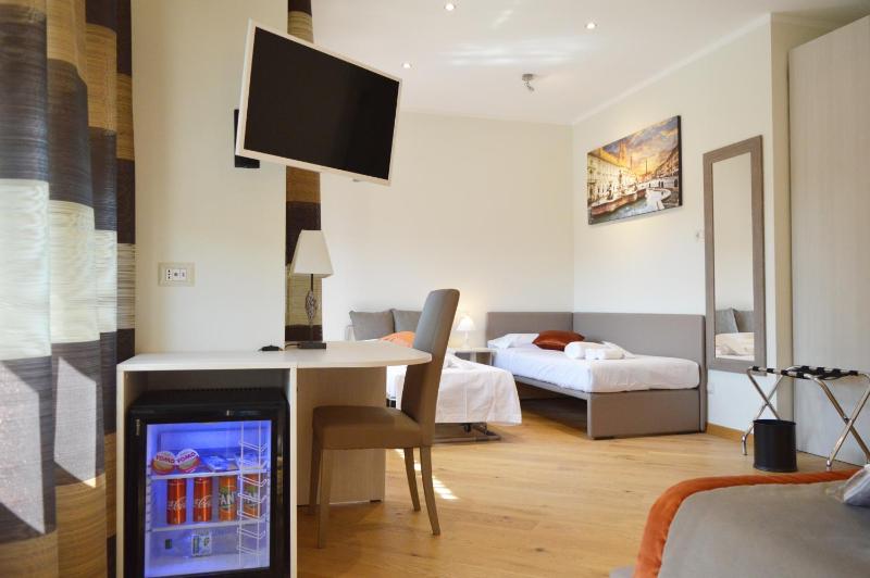 Quadruple Room with Balcony image 2