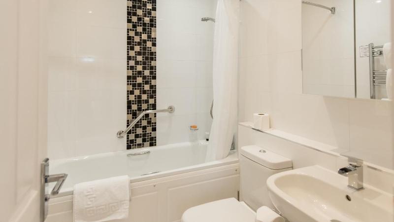 Standard Single Room image 3