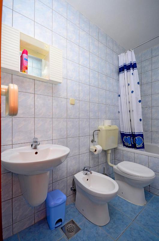 Studio Apartment with Sea View image 4