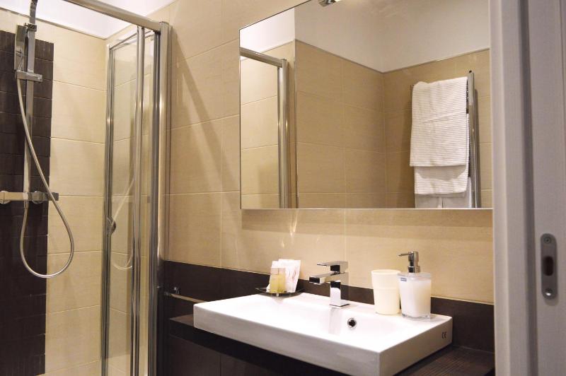 Deluxe Double Room image 2