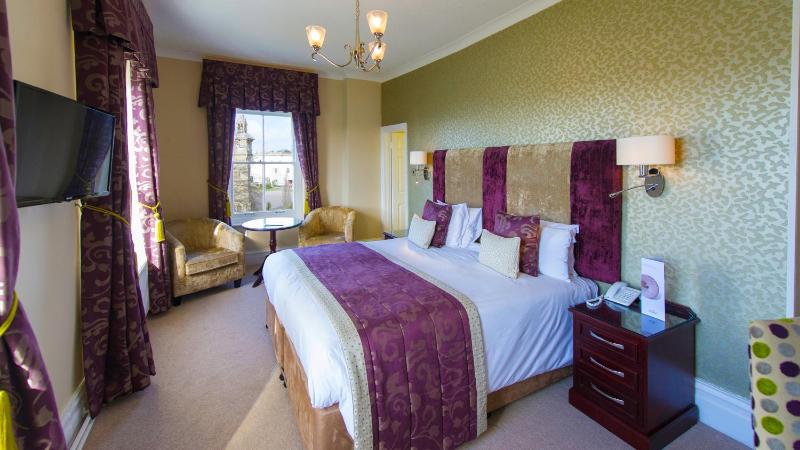 Superior Double or Twin Room with River View image 4