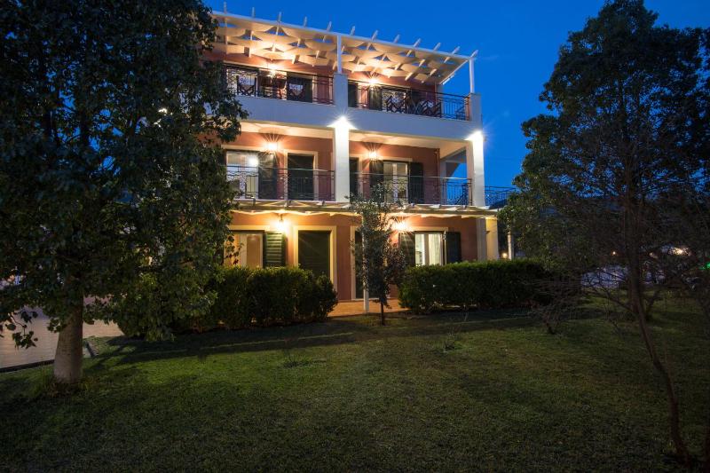 Dina Apartments - image 1