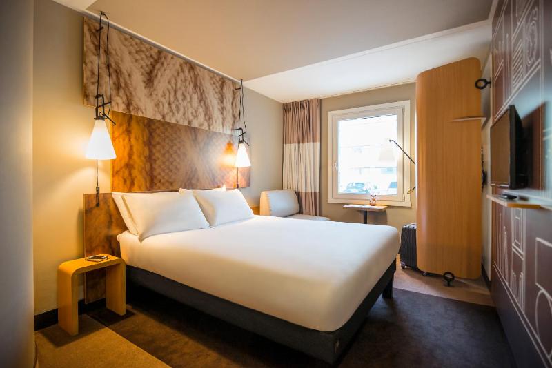 Superior Room with Double Bed and Sofa image 1